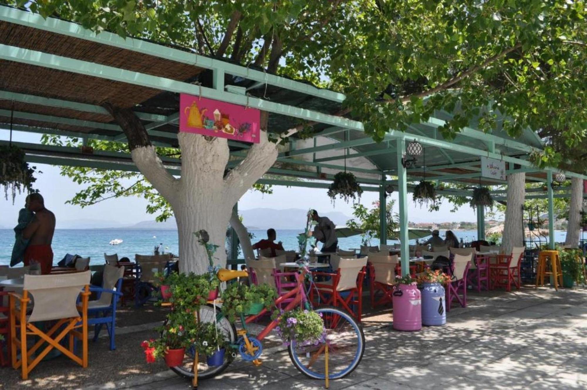 Okeania Seafront Rooms In Kamena Vourla Exterior foto